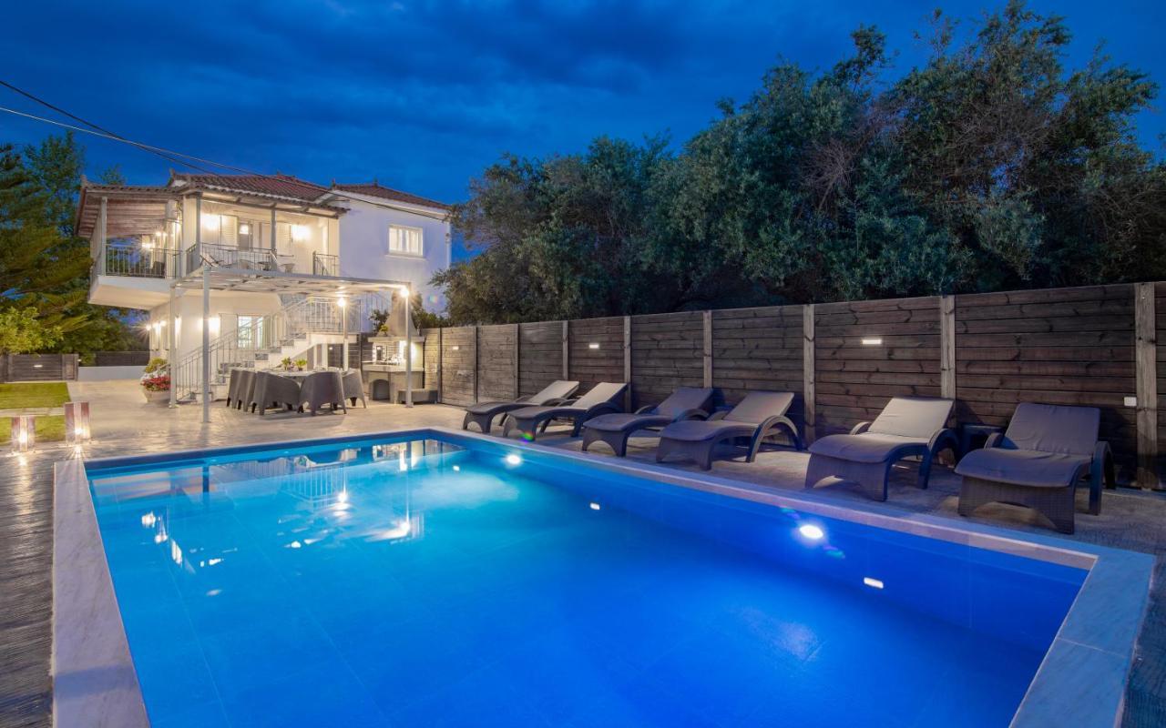 Ruvelis Villa Fiolitis ภายนอก รูปภาพ